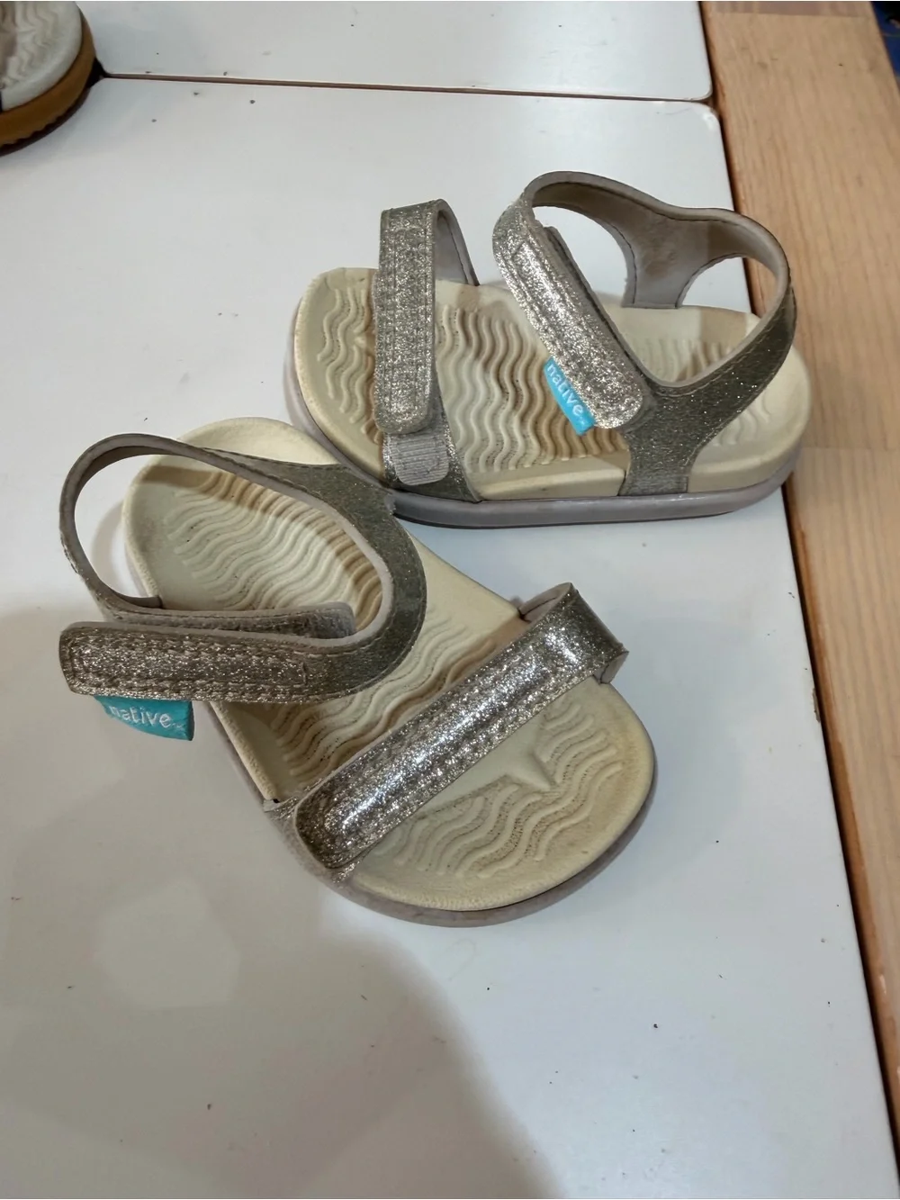 Native Kids Glitter Strap Sandals in Silver